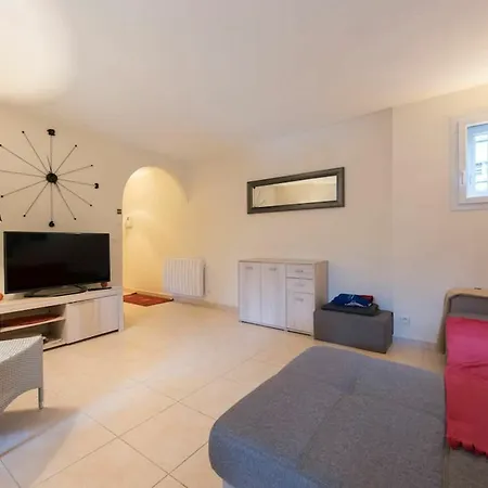 Apartment With One Bedroom In Saint-raphael, With Enclosed Garden - 10 *